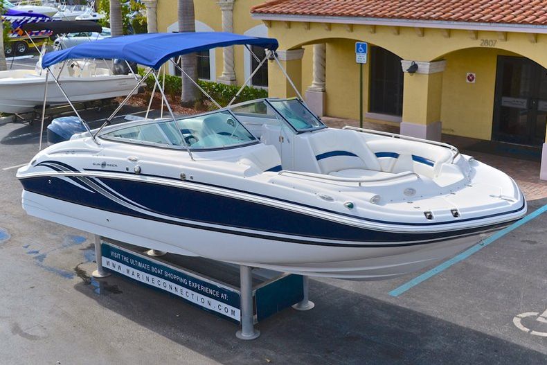Thumbnail 88 for Used 2013 Hurricane SunDeck SD 2400 OB boat for sale in West Palm Beach, FL