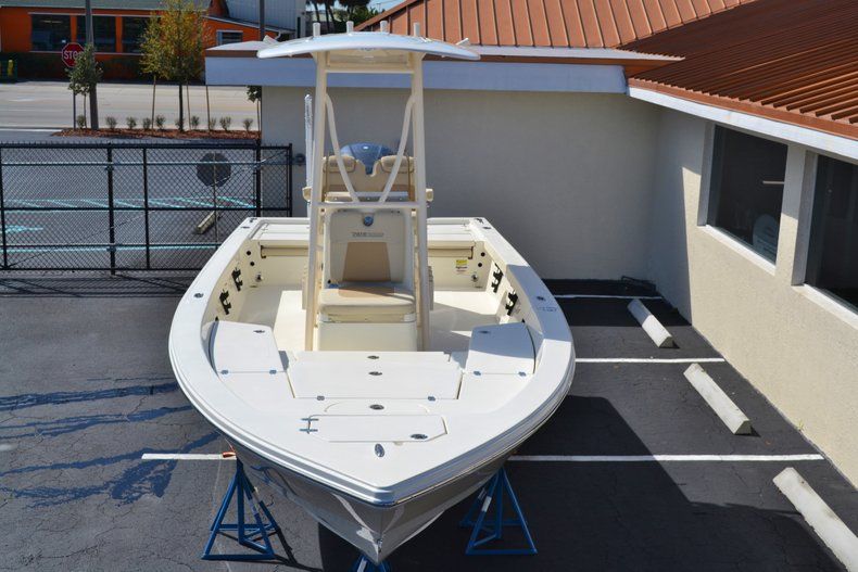 Thumbnail 8 for New 2014 Pathfinder 2400 TRS Bay Boat boat for sale in Vero Beach, FL