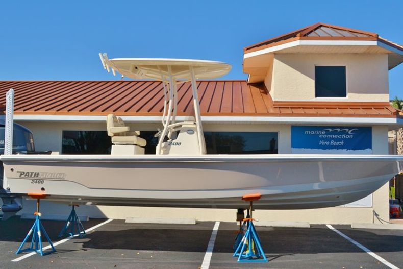 Thumbnail 4 for New 2014 Pathfinder 2400 TRS Bay Boat boat for sale in Vero Beach, FL