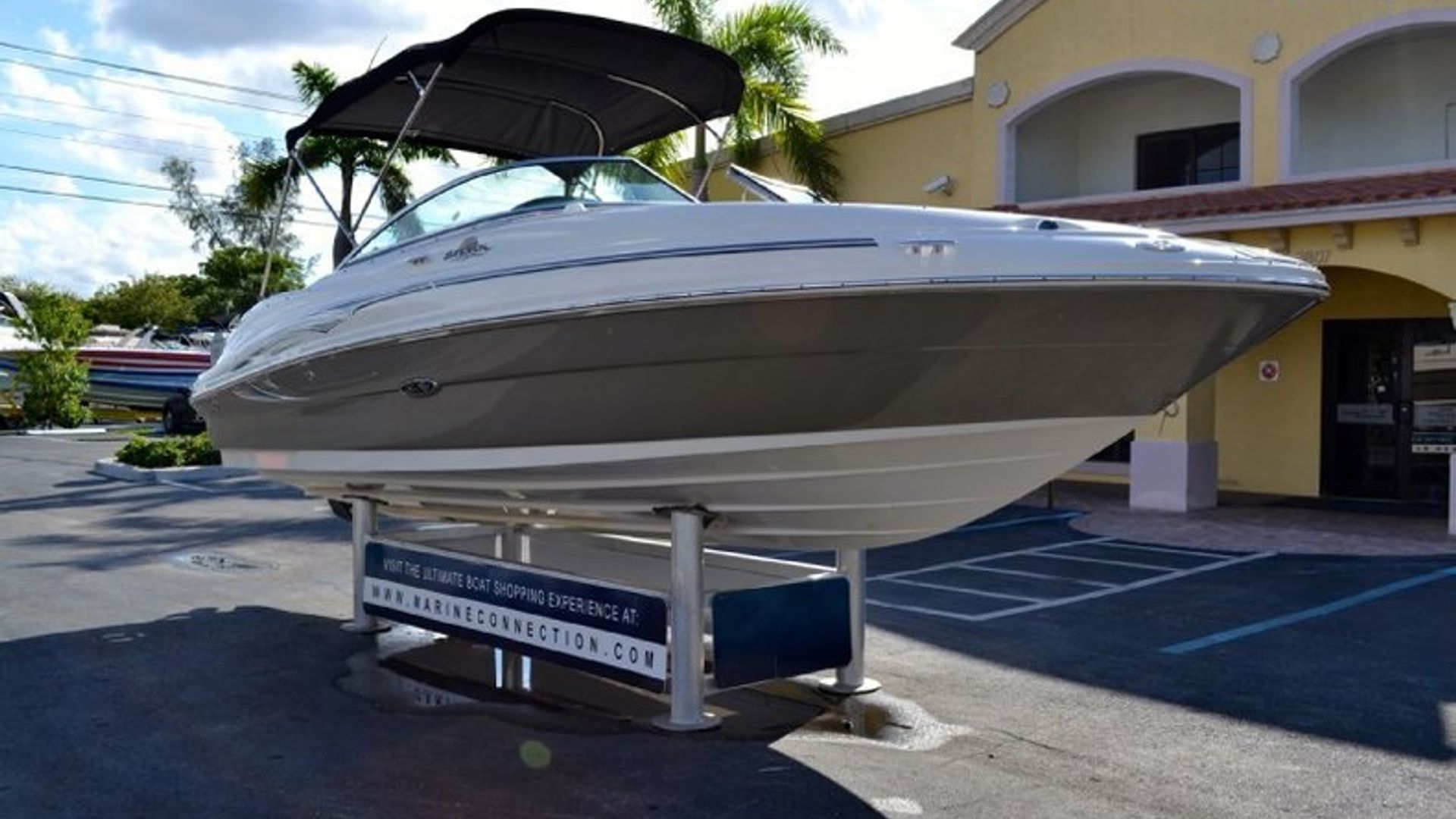 Used 2005 Sea Ray 220 SunDeck #2083 image 2