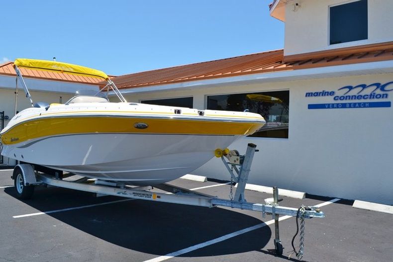 Thumbnail 1 for New 2014 Hurricane SunDeck Sport SS 203 OB boat for sale in West Palm Beach, FL