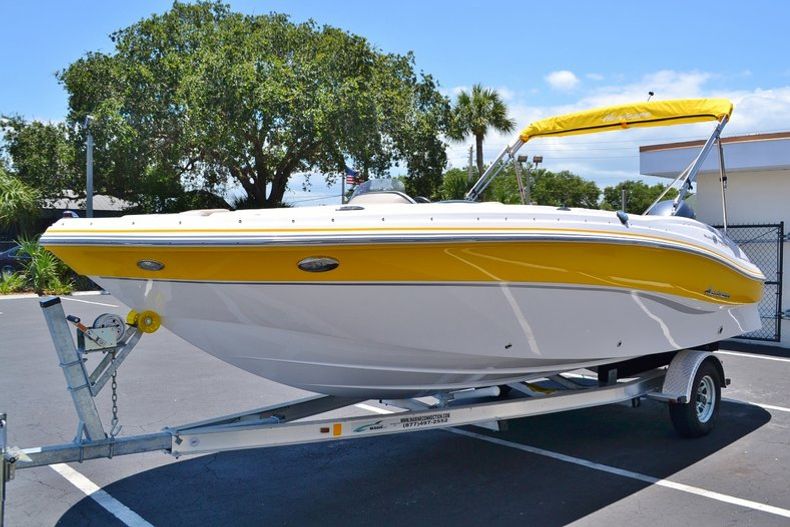 Thumbnail 3 for New 2014 Hurricane SunDeck Sport SS 203 OB boat for sale in West Palm Beach, FL