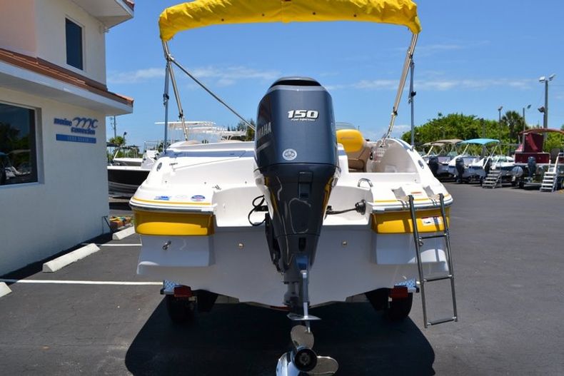 Thumbnail 5 for New 2014 Hurricane SunDeck Sport SS 203 OB boat for sale in West Palm Beach, FL