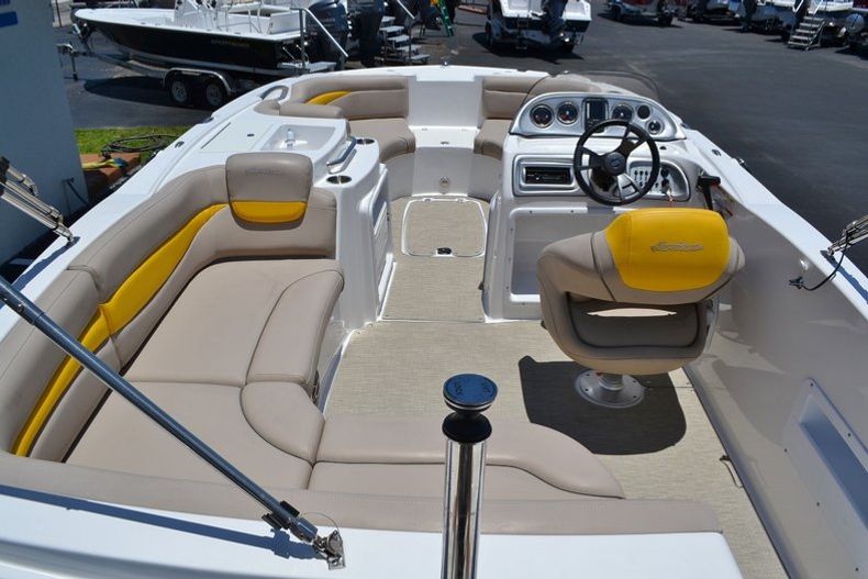 Thumbnail 10 for New 2014 Hurricane SunDeck Sport SS 203 OB boat for sale in West Palm Beach, FL