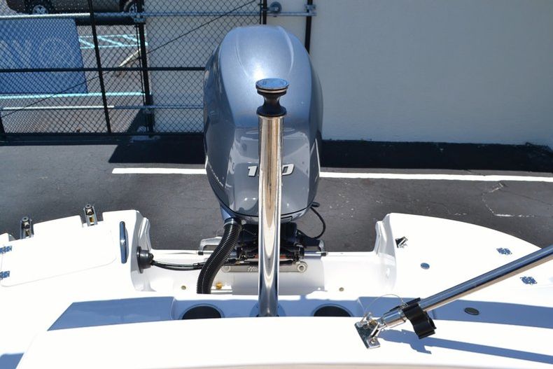 Thumbnail 23 for New 2014 Hurricane SunDeck Sport SS 203 OB boat for sale in West Palm Beach, FL