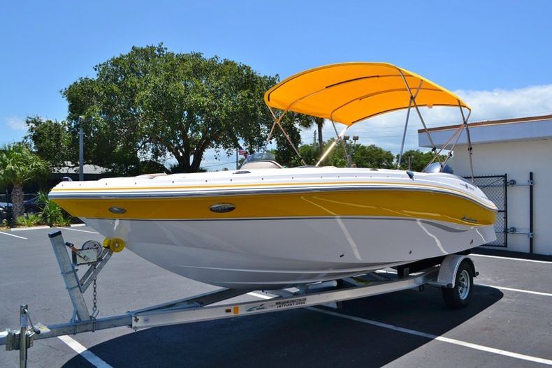 Thumbnail 30 for New 2014 Hurricane SunDeck Sport SS 203 OB boat for sale in West Palm Beach, FL