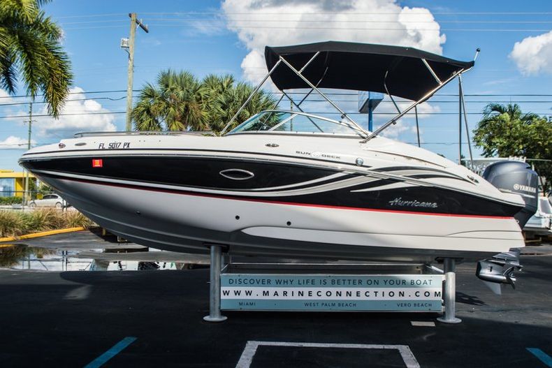 Thumbnail 4 for Used 2014 Hurricane SunDeck SD 2200 DC OB boat for sale in West Palm Beach, FL