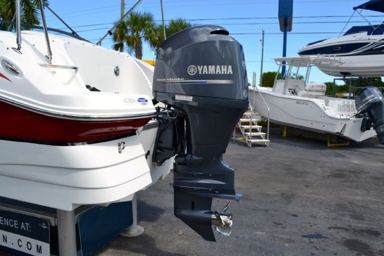 Thumbnail 14 for New 2013 Hurricane SunDeck SD 2000 OB boat for sale in West Palm Beach, FL
