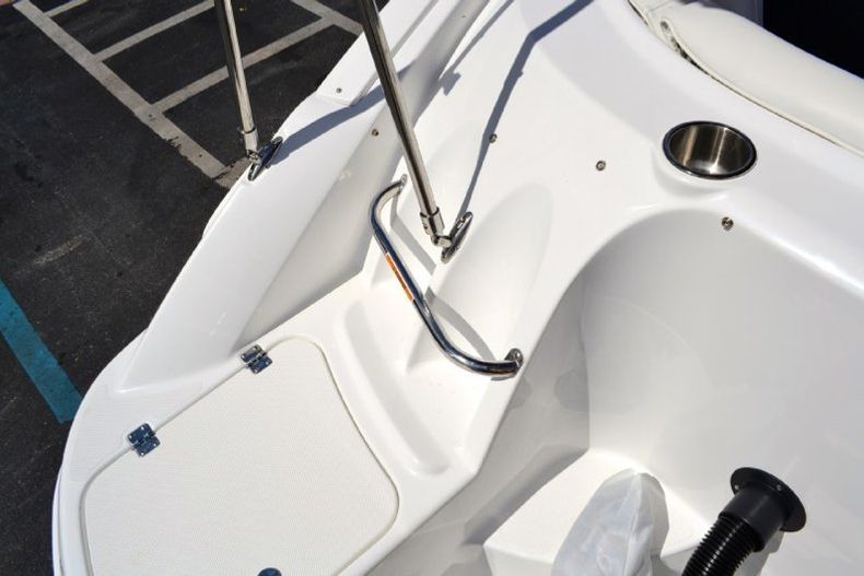 Thumbnail 22 for New 2013 Hurricane SunDeck SD 2000 OB boat for sale in West Palm Beach, FL