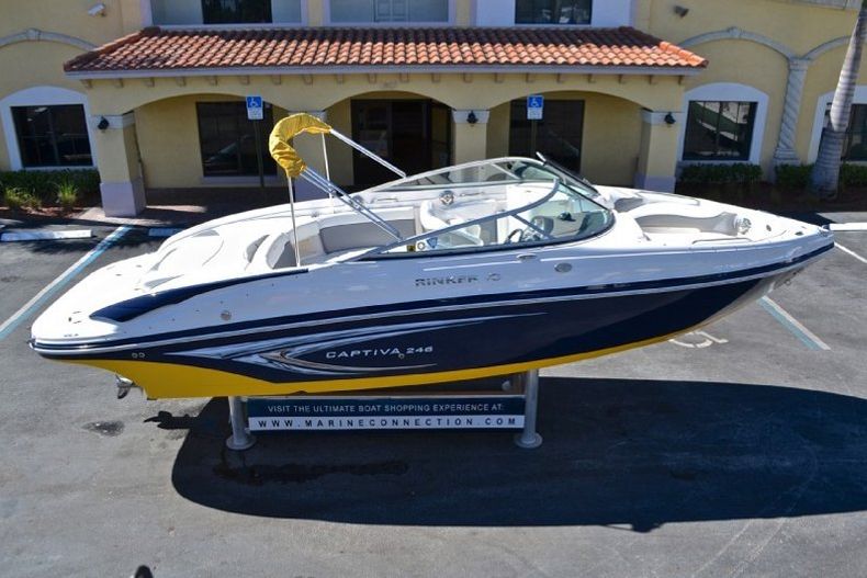 Thumbnail 88 for Used 2009 Rinker 246 Captiva Bowrider boat for sale in West Palm Beach, FL