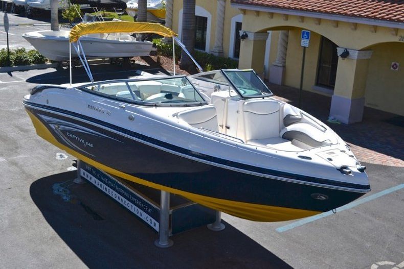 Thumbnail 89 for Used 2009 Rinker 246 Captiva Bowrider boat for sale in West Palm Beach, FL