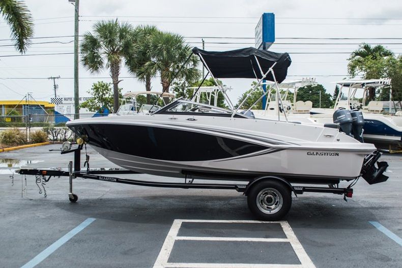 Thumbnail 4 for Used 2014 Glastron 185 Bowrider boat for sale in West Palm Beach, FL